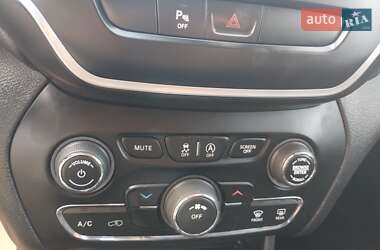 Внедорожник / Кроссовер Jeep Cherokee 2019 в 