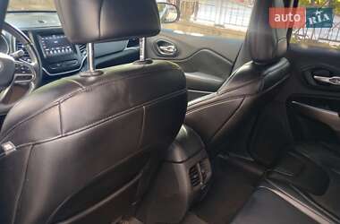 Внедорожник / Кроссовер Jeep Cherokee 2019 в 