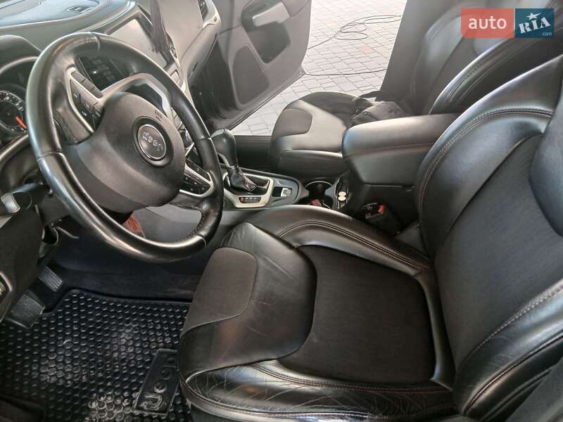 Внедорожник / Кроссовер Jeep Cherokee 2017 в Джурине фото 8 Внедорожник / Кроссовер Jeep Cherokee 2017 в Джурине