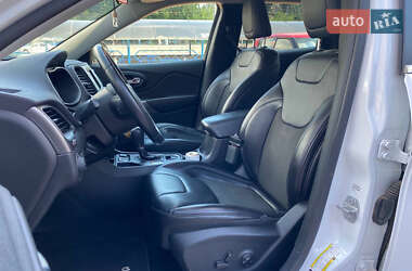 Внедорожник / Кроссовер Jeep Cherokee 2018 в 