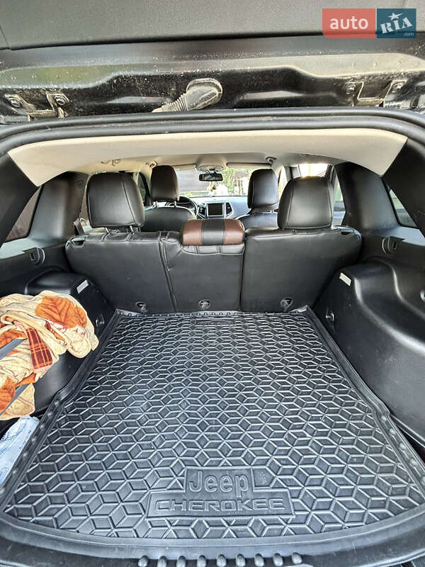 Позашляховик / Кросовер Jeep Cherokee 2015 в Хмельницькому фото 22 Позашляховик / Кросовер Jeep Cherokee 2015 в Хмельницькому