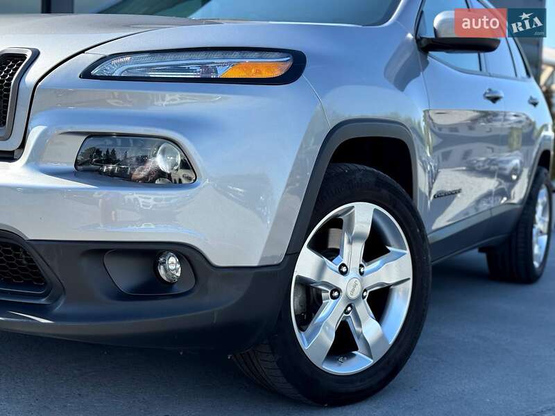 Внедорожник / Кроссовер Jeep Cherokee 2017 в Ровно