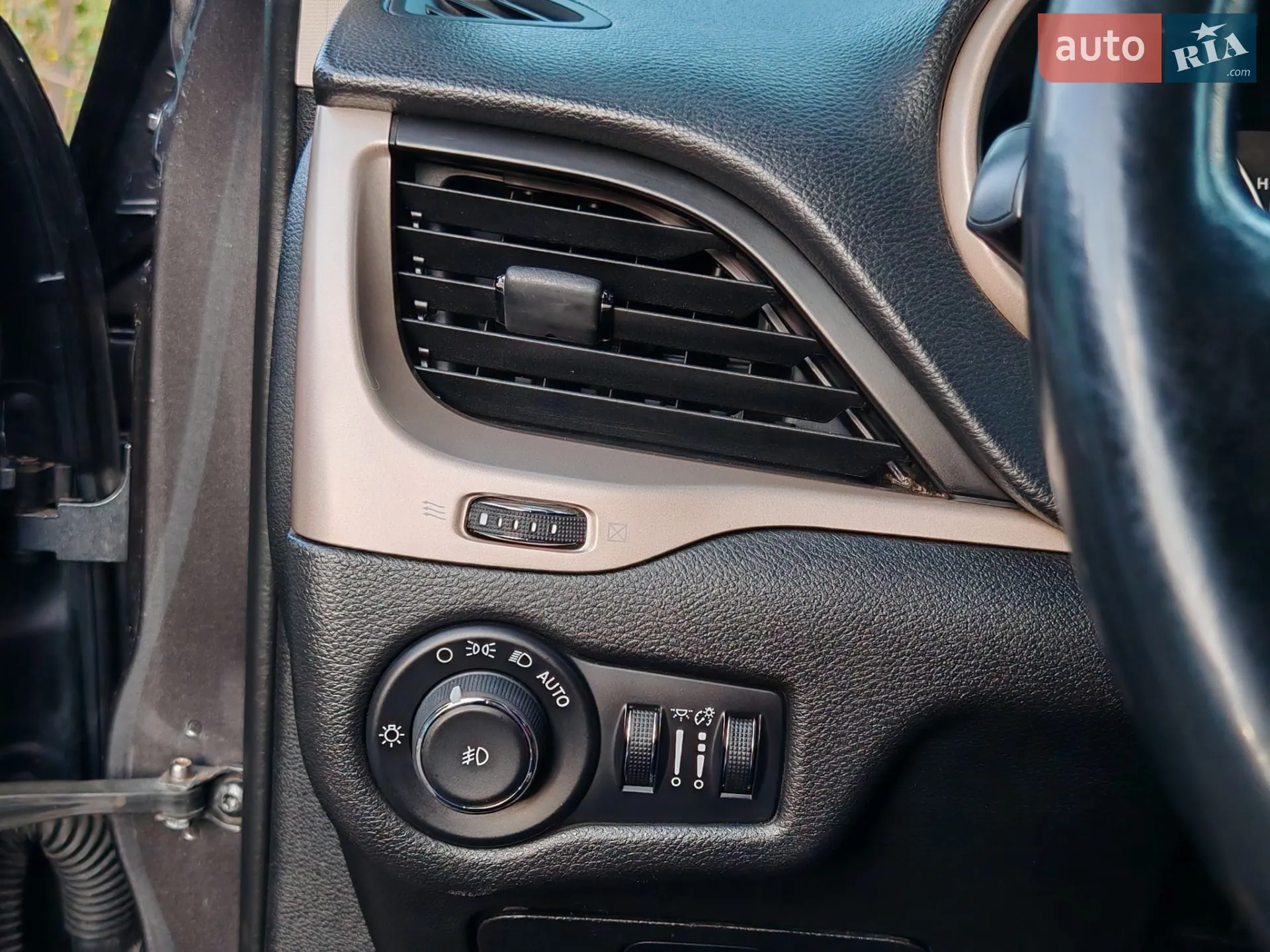 2015 Jeep Cherokee - мініатюра 21