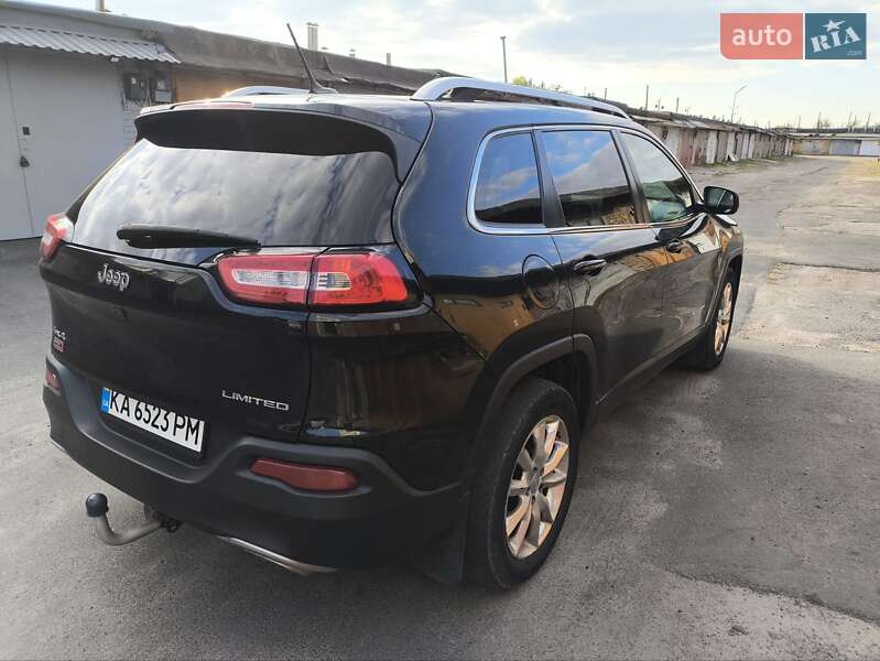 Внедорожник / Кроссовер Jeep Cherokee 2015 в Киеве