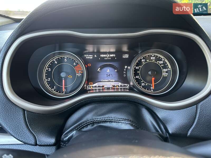 Внедорожник / Кроссовер Jeep Cherokee 2016 в Львове