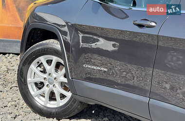Внедорожник / Кроссовер Jeep Cherokee 2014 в 
