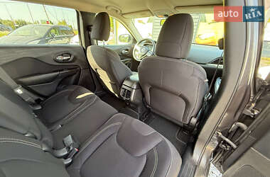 Внедорожник / Кроссовер Jeep Cherokee 2014 в 