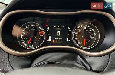 Внедорожник / Кроссовер Jeep Cherokee 2016 в 