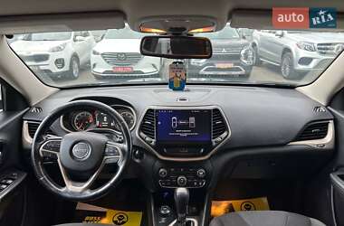 Внедорожник / Кроссовер Jeep Cherokee 2016 в 