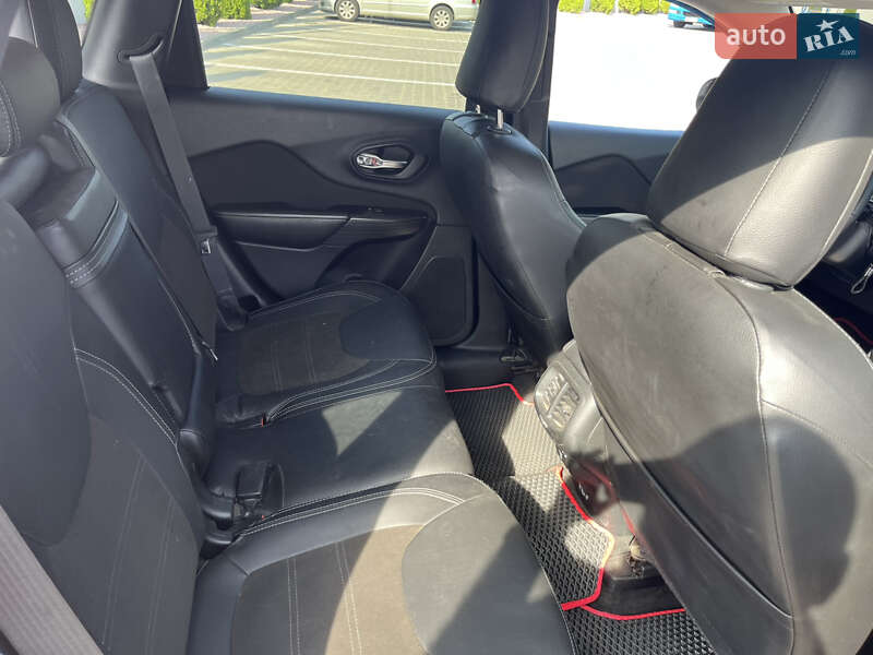 Позашляховик / Кросовер Jeep Cherokee 2015 в Одесі