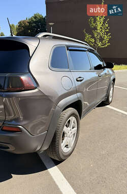 Внедорожник / Кроссовер Jeep Cherokee 2018 в 