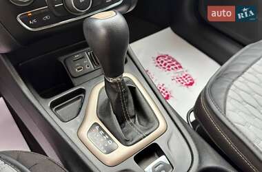 Внедорожник / Кроссовер Jeep Cherokee 2014 в 