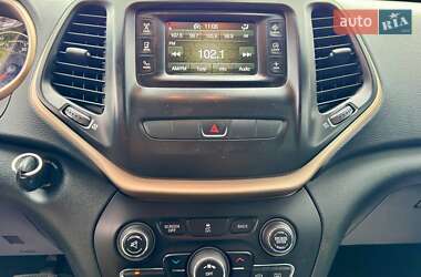 Внедорожник / Кроссовер Jeep Cherokee 2014 в 
