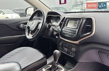 Внедорожник / Кроссовер Jeep Cherokee 2014 в 