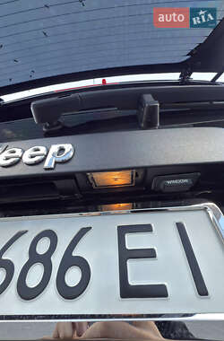 Внедорожник / Кроссовер Jeep Cherokee 2010 в 