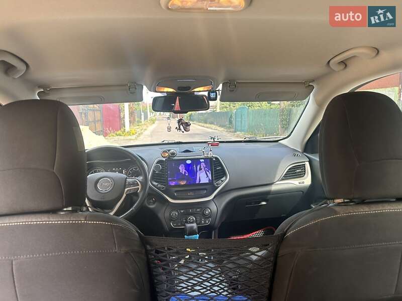 Позашляховик / Кросовер Jeep Cherokee 2013 в Житомирі