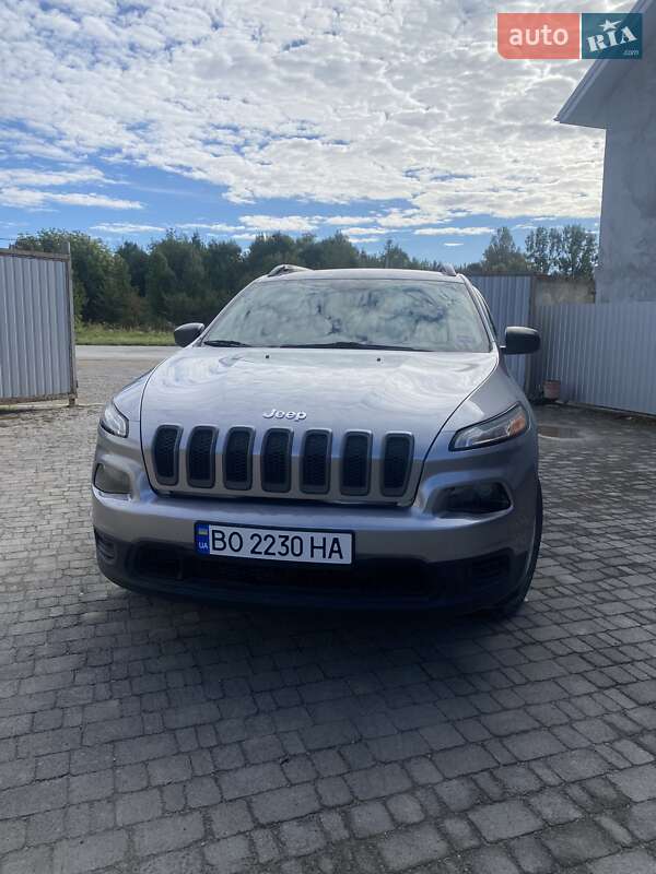 Внедорожник / Кроссовер Jeep Cherokee 2015 в 