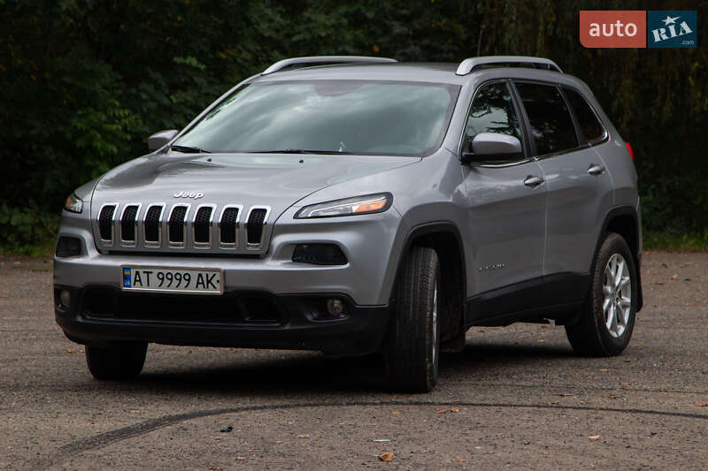 Внедорожник / Кроссовер Jeep Cherokee 2016 в Калуше