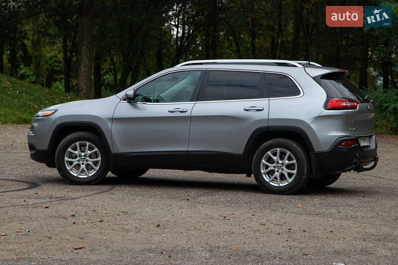 Внедорожник / Кроссовер Jeep Cherokee 2016 в Калуше