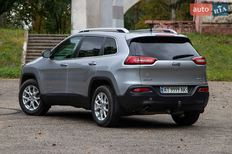 Внедорожник / Кроссовер Jeep Cherokee 2016 в Калуше