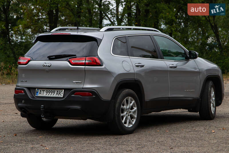 Внедорожник / Кроссовер Jeep Cherokee 2016 в Калуше