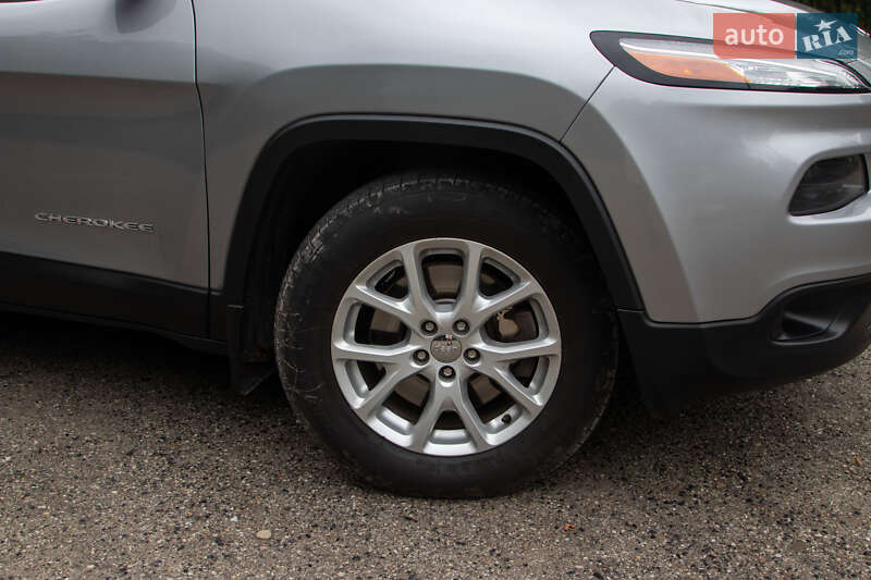 Внедорожник / Кроссовер Jeep Cherokee 2016 в Калуше