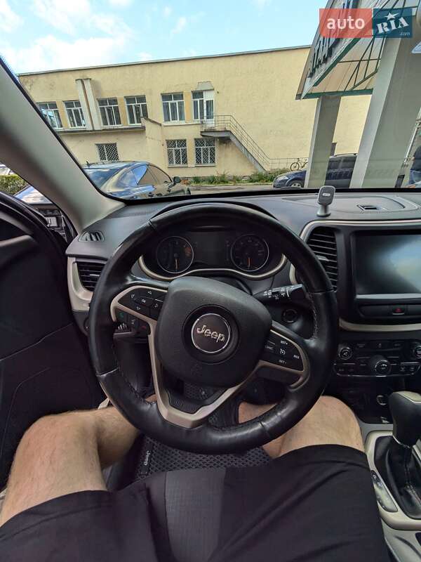 Внедорожник / Кроссовер Jeep Cherokee 2016 в Калуше