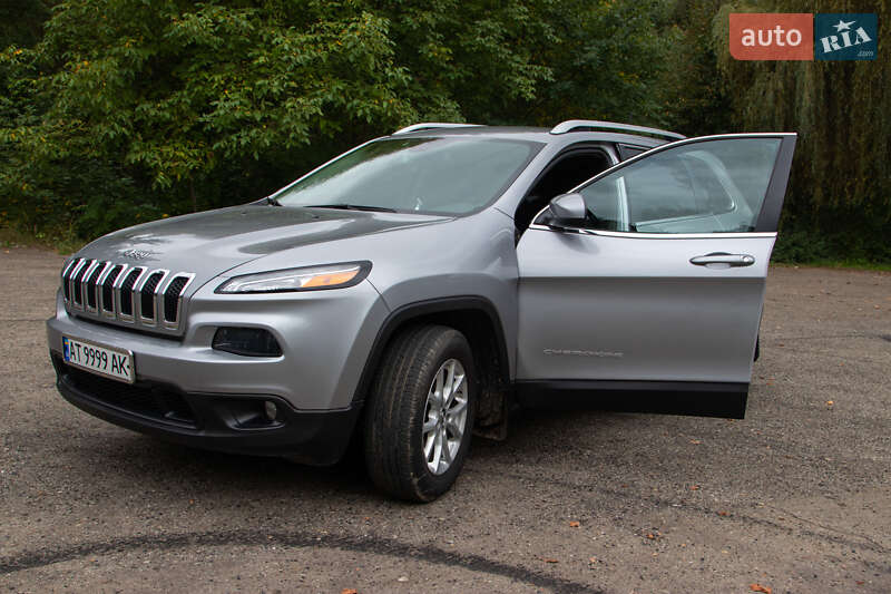 Внедорожник / Кроссовер Jeep Cherokee 2016 в Калуше