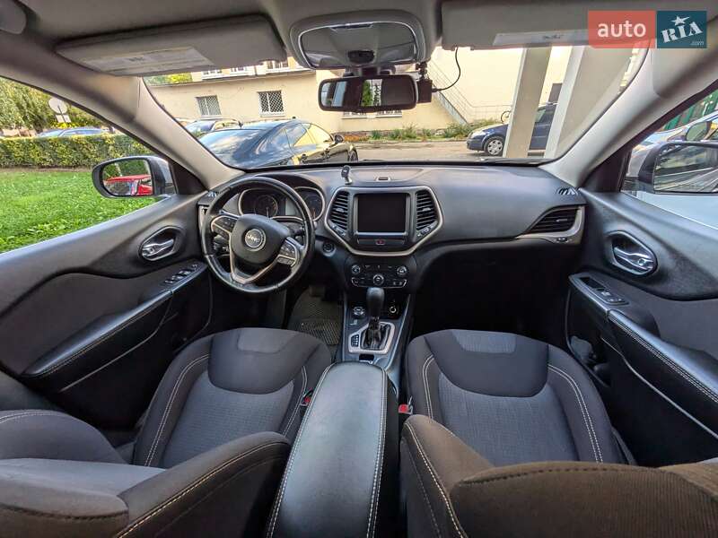 Внедорожник / Кроссовер Jeep Cherokee 2016 в Калуше