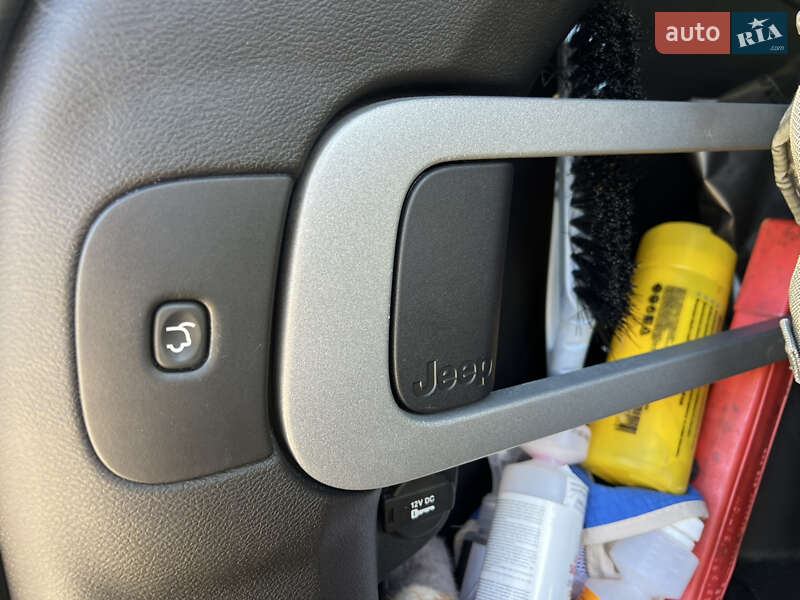 Внедорожник / Кроссовер Jeep Cherokee 2015 в Бердичеве