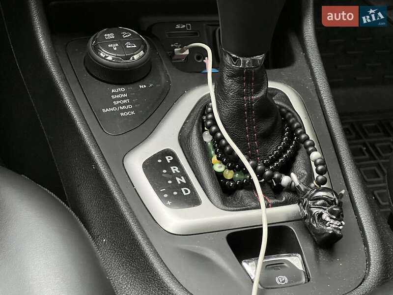 Внедорожник / Кроссовер Jeep Cherokee 2015 в Бердичеве