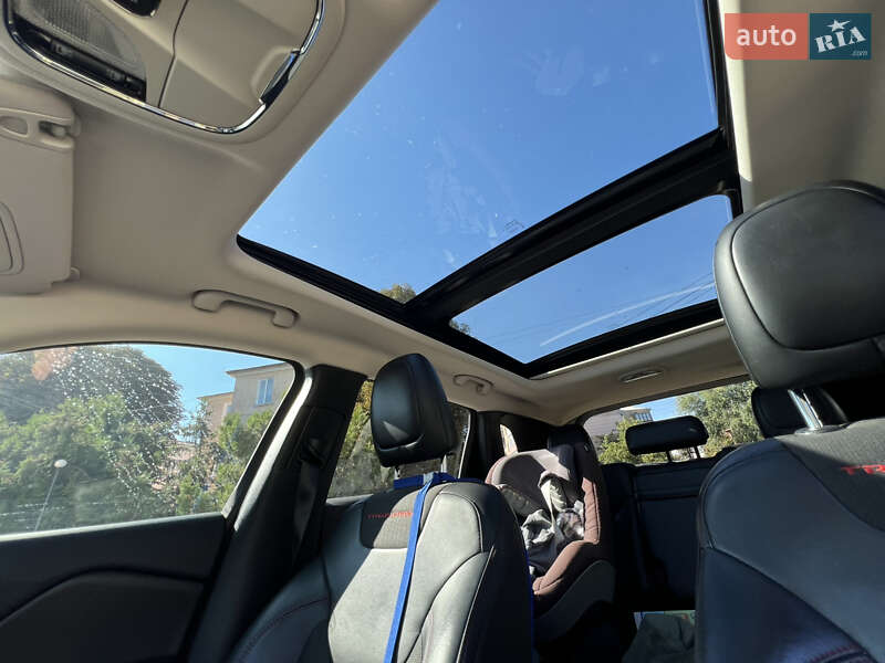 Внедорожник / Кроссовер Jeep Cherokee 2015 в Бердичеве