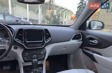 Внедорожник / Кроссовер Jeep Cherokee 2019 в 