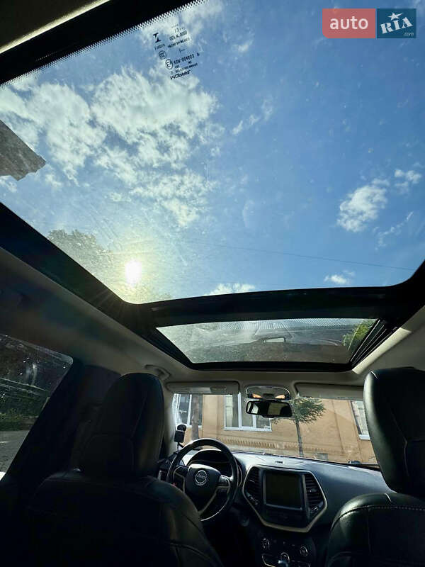 Позашляховик / Кросовер Jeep Cherokee 2013 в Львові