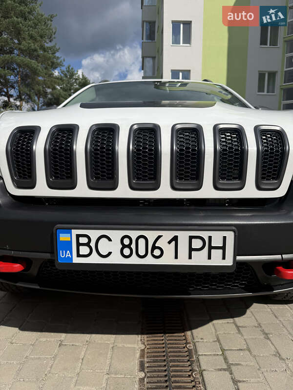 Позашляховик / Кросовер Jeep Cherokee 2015 в Новояворівську