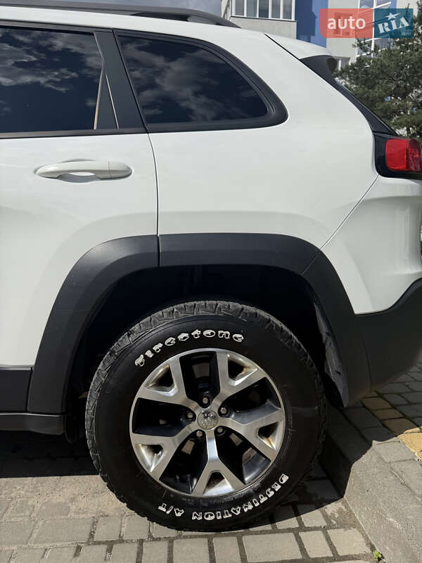 Позашляховик / Кросовер Jeep Cherokee 2015 в Новояворівську