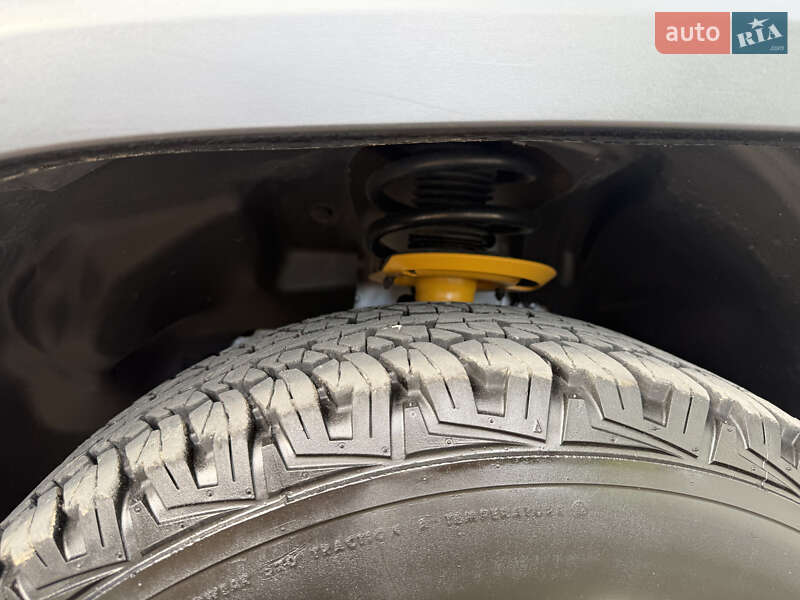 Позашляховик / Кросовер Jeep Cherokee 2015 в Новояворівську