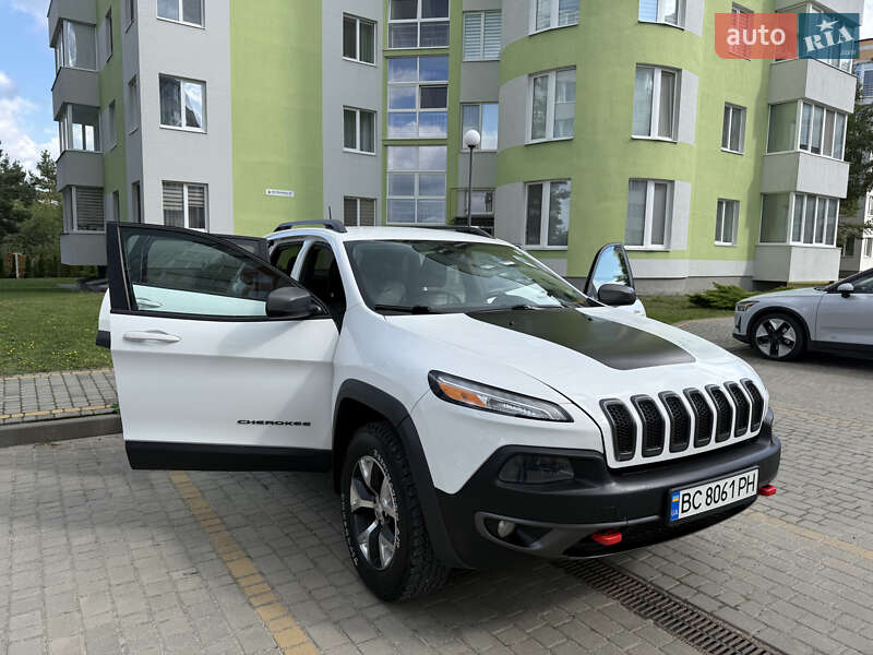 Позашляховик / Кросовер Jeep Cherokee 2015 в Новояворівську