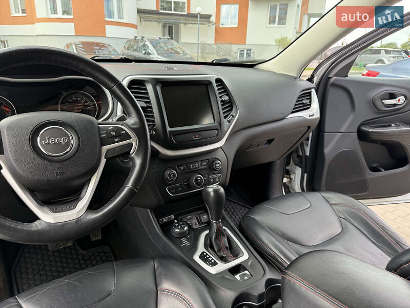 Позашляховик / Кросовер Jeep Cherokee 2015 в Новояворівську