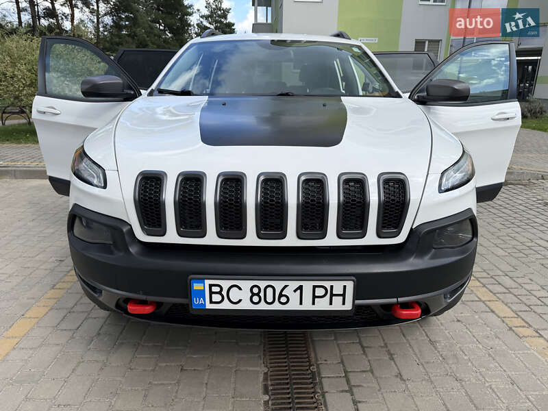 Позашляховик / Кросовер Jeep Cherokee 2015 в Новояворівську