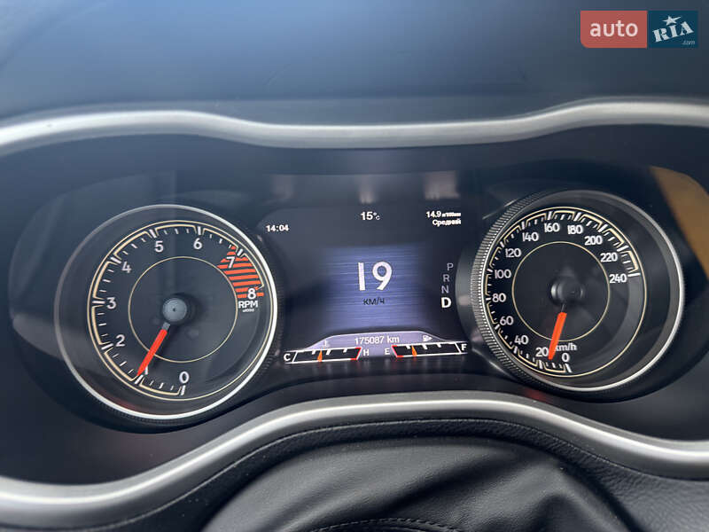 Позашляховик / Кросовер Jeep Cherokee 2015 в Новояворівську