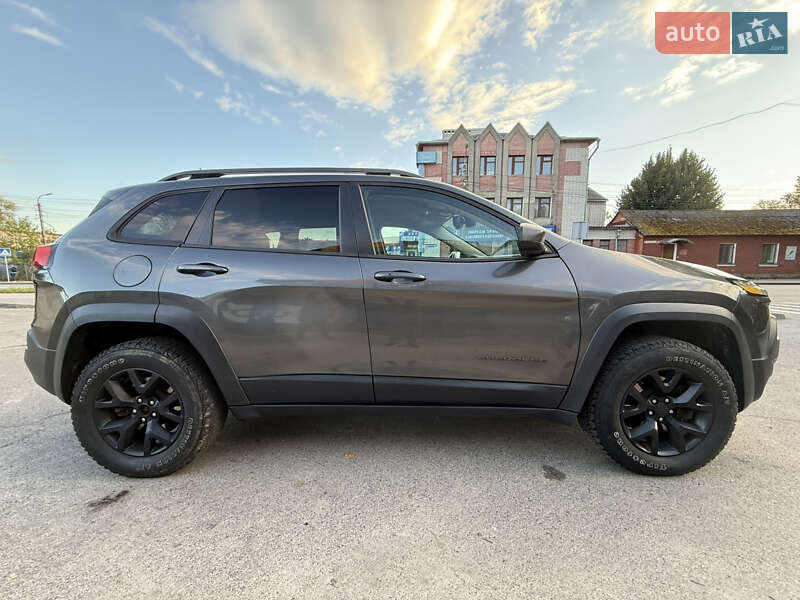Внедорожник / Кроссовер Jeep Cherokee 2016 в Чернигове