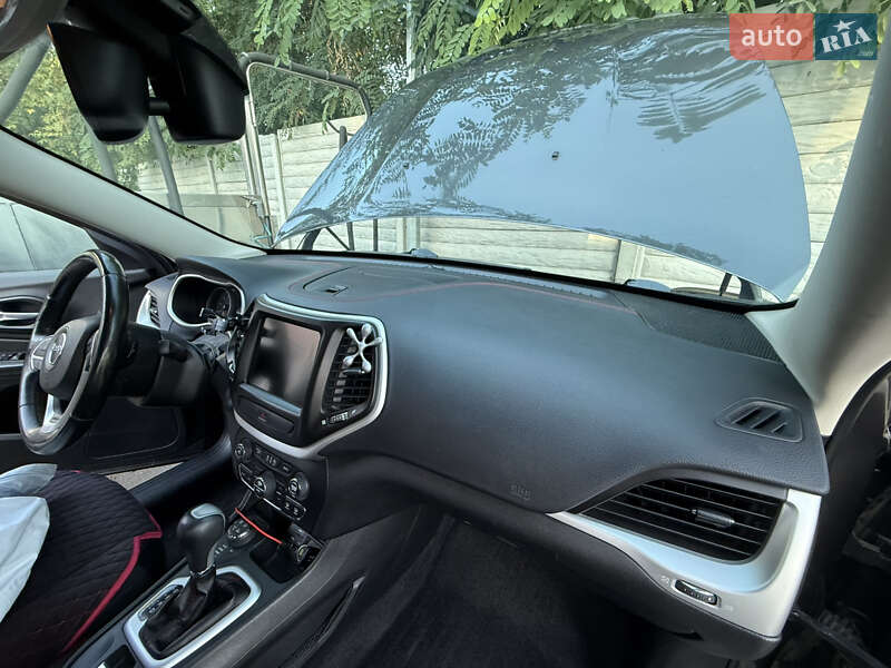 Внедорожник / Кроссовер Jeep Cherokee 2016 в Чернигове