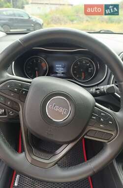 Внедорожник / Кроссовер Jeep Cherokee 2019 в 