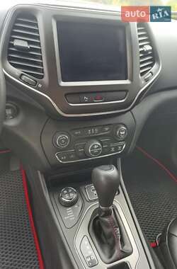 Внедорожник / Кроссовер Jeep Cherokee 2019 в 