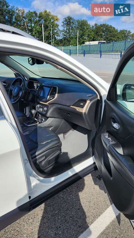 Внедорожник / Кроссовер Jeep Cherokee 2016 в Полтаве