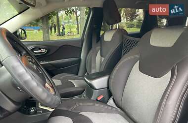 Внедорожник / Кроссовер Jeep Cherokee 2014 в 