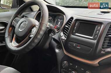 Внедорожник / Кроссовер Jeep Cherokee 2014 в 