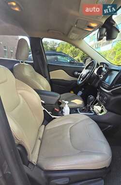 Внедорожник / Кроссовер Jeep Cherokee 2015 в 
