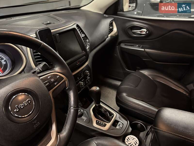 Внедорожник / Кроссовер Jeep Cherokee 2016 в Львове